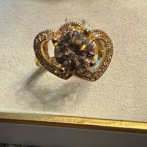 Elegant Gold Heart Ring with Sparkling Stone